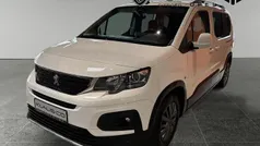 Schwarz Gebraucht 2022 Peugeot 5008 Active Van / Kleinbus | 19.990 € (Superpreis)
