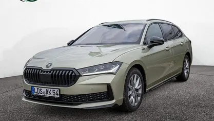 Nuova Skoda Superb SportLine 204 CV (150 kW) 2025 Giallo Station wagon