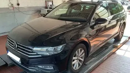 Gebraucht VW Passat Business 150 PS (110 kW) 2022 Deep black perleffekt Kombi