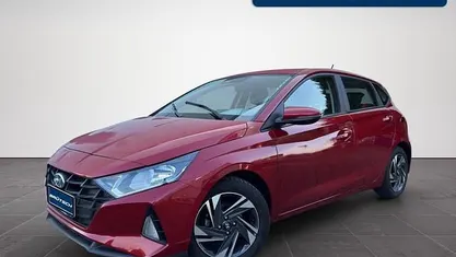 Gebraucht Hyundai i20 84 PS (61 kW) 2022 Dragon red metallic Kleinwagen
