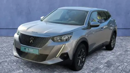 Gebraucht Peugeot e-2008 Active 100 kW (136 PS) 2021 Silber SUV