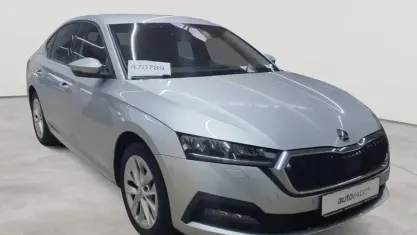 Gebraucht Skoda Octavia Ambition 150 PS (110 kW) 2022 Brillantsilber metallic Limousine