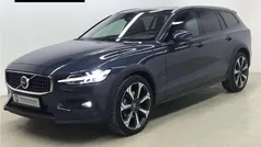 Blau Gebraucht 2024 Volvo V60 CC Plus Kombi | 44.880 € (Fairer Preis)