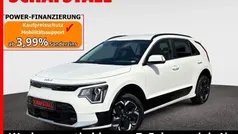 Weiss ((ud) schneeweiss) Gebraucht 2023 Kia e-Niro 3 SUV | 27.479 € (Superpreis)