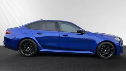 Gebraucht BMW M5 M Sport 727 PS (534 kW) 2025 Marina bay blau metallic Limousine