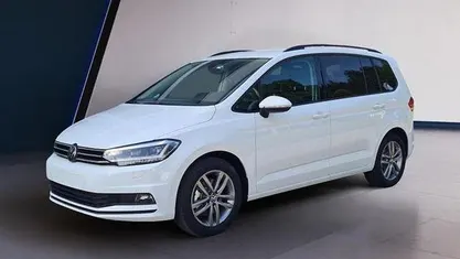 Pure white pure white Gebraucht 2025 VW Touran Comfortline Van / Kleinbus | 36.490 € (Fairer Preis)