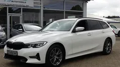 Weiß Gebraucht 2020 BMW 320 Sport Line Kombi | 23.990 € (Fairer Preis)