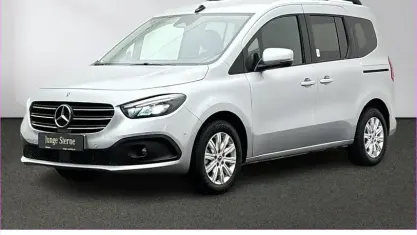 Gebraucht Mercedes T180 Progressive 116 PS (85 kW) 2024 Silber Van / Kleinbus
