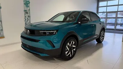 Tropikal grün (metallic) Neu 2025 Opel Mokka Edition SUV | 24.470 € (Fairer Preis)