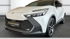 Platinum white Gebraucht 2024 Toyota C-HR Team SUV | 34.990 € (Fairer Preis)