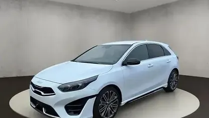 Neu Kia Ceed 140 PS (102 kW) 2026 Carraraweiss Kleinwagen