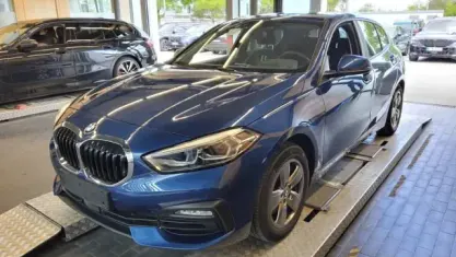 Gebraucht BMW 118 Advantage 136 PS (100 kW) 2023 Blau Limousine