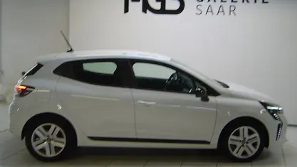 Arktisweiß (weiss) Gebraucht 2024 Renault Clio V Evolution Limousine | 16.690 € (Fairer Preis)