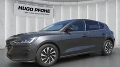 Grau Gebraucht 2022 Ford Focus Titanium Limousine | 19.650 € (Fairer Preis)