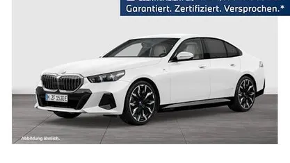 Weiß Gebraucht 2025 BMW 550e M Sport Limousine | 71.880 € (Fairer Preis)