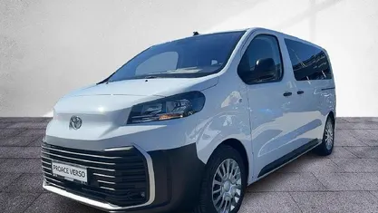 Icy white Gebraucht 2023 Toyota Proace Verso Comfort Kombi | 44.990 €