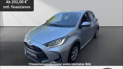 Gebraucht Toyota Yaris Hybrid Team 116 PS (85 kW) 2022 Silber Kleinwagen
