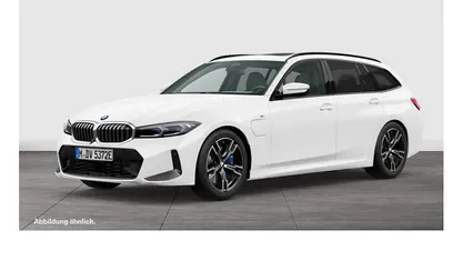 Begagnad BMW 330e M Sport 292 HK (214 kW) 2025 Vit Kombi
