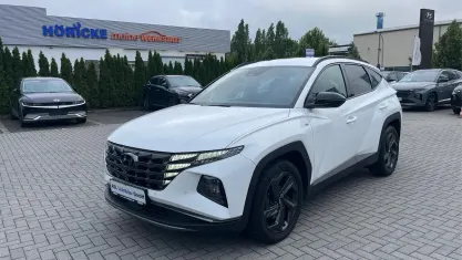 Gebraucht Hyundai Tucson Blackline 150 PS (110 kW) 2023 Serenity white SUV