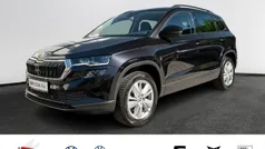 Blackmagic perleffekt Gebraucht 2024 Skoda Karoq Selection SUV | 36.490 € (Fairer Preis)