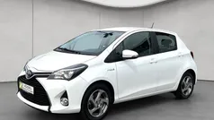 Weiß Gebraucht 2014 Toyota Yaris Hybrid Comfort Limousine | 12.390 €