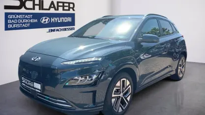 Gebraucht Hyundai Kona Trend 150 kW (204 PS) 2022 Teal blue / met SUV