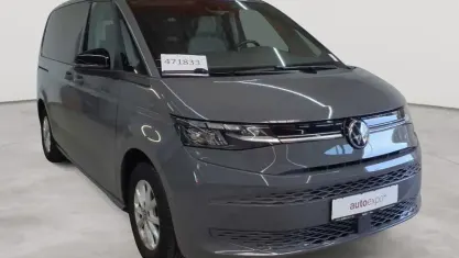 Gebraucht VW Multivan Life 136 PS (100 kW) 2024 Pure grey Van / Kleinbus