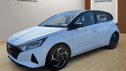 Gebraucht Hyundai i20 Intro Edition 101 PS (74 kW) 2021 Weiß Kleinwagen