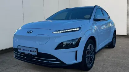 Gebraucht Hyundai Kona Trend 100 kW (136 PS) 2022 Polar white SUV