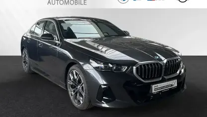Gebraucht BMW 530e M Sport 299 PS (219 kW) 2024 Sophistograu brillanteffekt Limousine