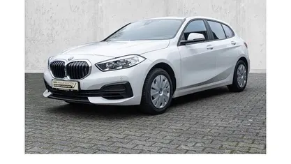 Stoff 'grid' anthraz Gebraucht 2022 BMW 116 Advantage Kleinwagen | 20.980 € (Fairer Preis)