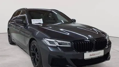 Sophistograu brillanteffekt metallic Gebraucht 2023 BMW 520 M Sport Kombi | 34.990 € (Guter Preis)
