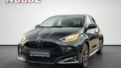 Gebraucht Toyota Yaris Team 125 PS (91 kW) 2022 Mysticschwarz mica Kleinwagen