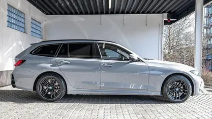Gebraucht BMW 330e M Sport 292 PS (214 kW) 2024 Grau Kombi