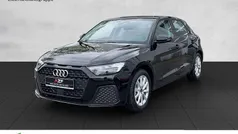 Schwarz (mythosschwarz metallic) Gebraucht 2024 Audi A1 Sportback Ambiente Kleinwagen | 23.780 € (Guter Preis)