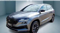 Graphitgrau metallic Neu 2025 Skoda Karoq SportLine SUV | 37.750 € (Fairer Preis)