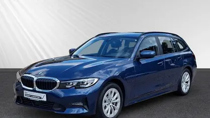 Gebraucht BMW 330e Advantage 292 PS (214 kW) 2021 Blau Kombi