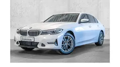 Weiß Gebraucht 2022 BMW 320 Luxury Line Limousine | 32.150 € (Guter Preis)
