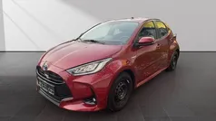 Rot Gebraucht 2020 Toyota Yaris Hybrid Club Limousine | 17.990 € (Fairer Preis)