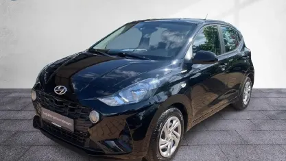 Gebraucht Hyundai i10 Select 67 PS (49 kW) 2022 Phantom black / met Kleinwagen