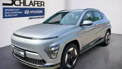 Gebraucht Hyundai Kona Advantage 114 kW (156 PS) 2024 Shimmering silver / met SUV