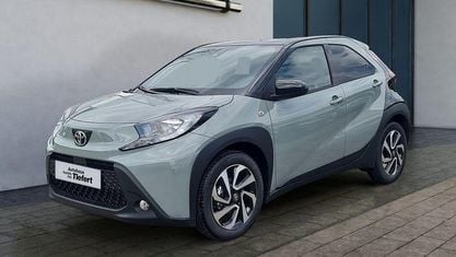 Neu Toyota Aygo X 72 PS (52 kW) 2025 Grau SUV