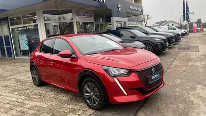 Rot Gebraucht 2021 Peugeot 208 Allure Kleinwagen | 14.850 € (Fairer Preis)