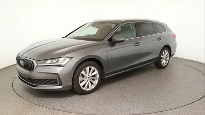 Gebraucht Skoda Superb Selection 150 PS (110 kW) 2024 Graphite grey Kombi