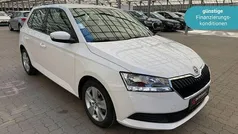 Weiß Gebraucht 2021 Skoda Fabia Ambition Limousine | 12.990 € (Fairer Preis)
