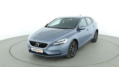 Gebraucht Volvo V40 Momentum 122 PS (89 kW) 2017 Blau Kombi