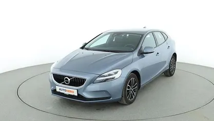 Gebraucht Volvo V40 Momentum 122 PS (89 kW) 2017 Blau Kombi