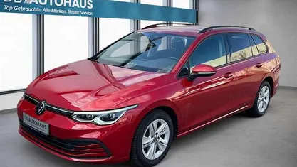 Gebraucht VW Golf VIII Life 150 PS (110 kW) 2023 Rot Kombi