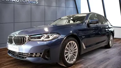 Blau Gebraucht 2022 BMW 530 Kombi | 33.860 € (Guter Preis)