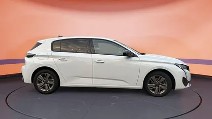 Weiß Gebraucht 2024 Peugeot 308 Allure Limousine | 22.330 € (Superpreis)